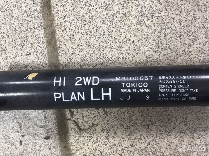 Амортизаторы багажника на mitsubishi delica, L400