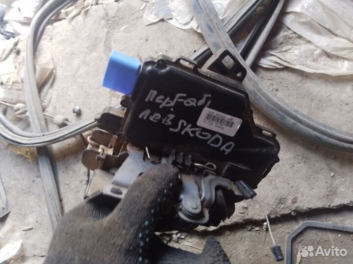 Замок двери Skoda Fabia 2 2007-2015