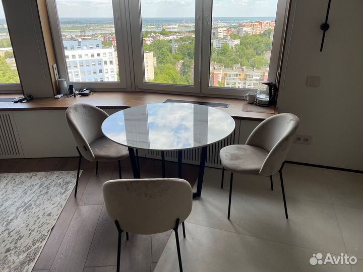 Стол новый из керамогранита круглый