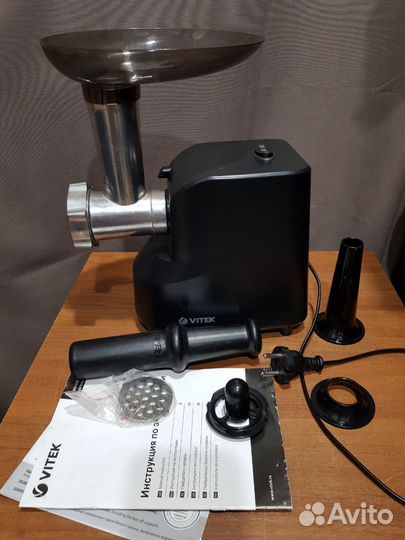 Мясорубка электрическая Vitek VT-3628