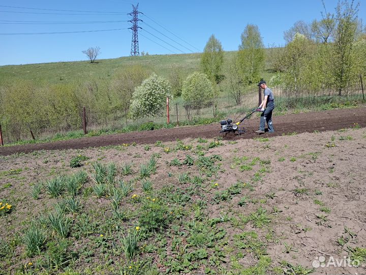 Вспашка земли мотоблоком