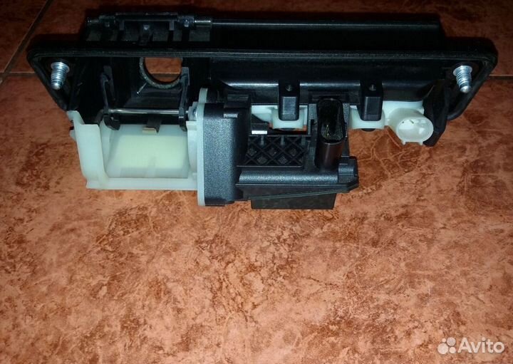 Ручка багажника мерседес S 222 A 2227500893