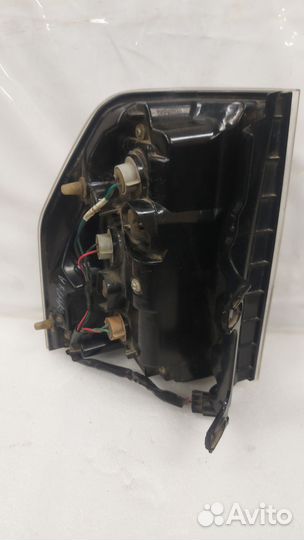 Фонарь задний правый mitsubishi pajero 4