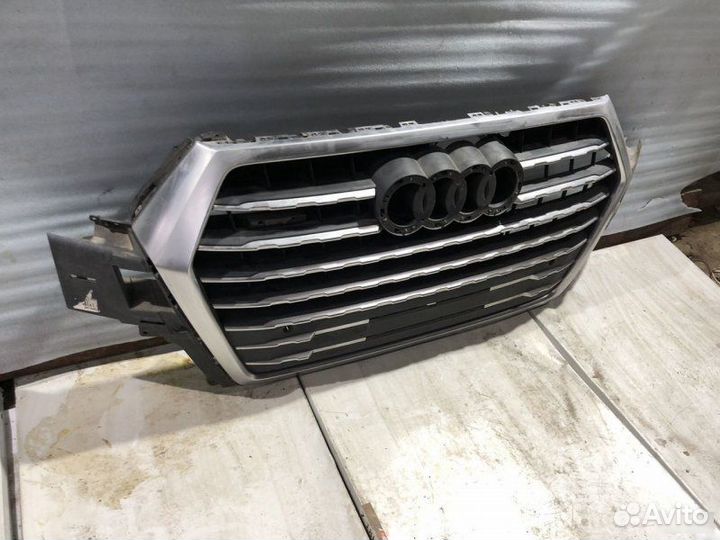Решетка Audi Q7 4M