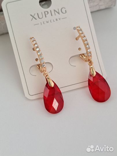Серьги с красным камнем