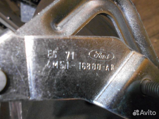 Левая и правая петля капота Форд Фокус-2