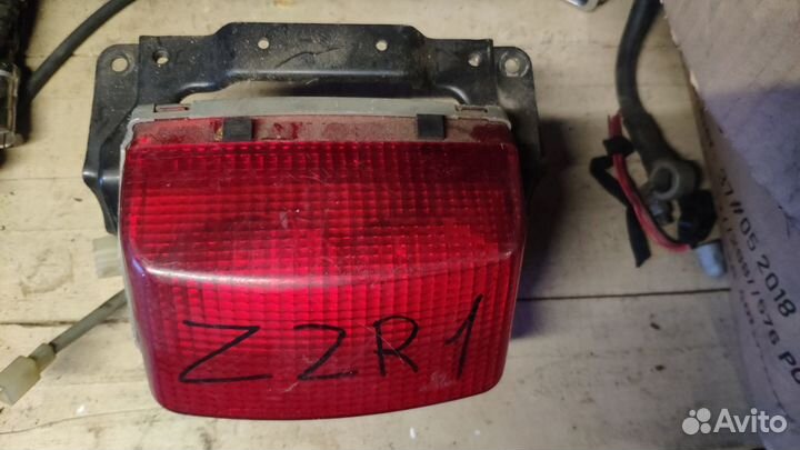 Фонарь задний zzr400-1