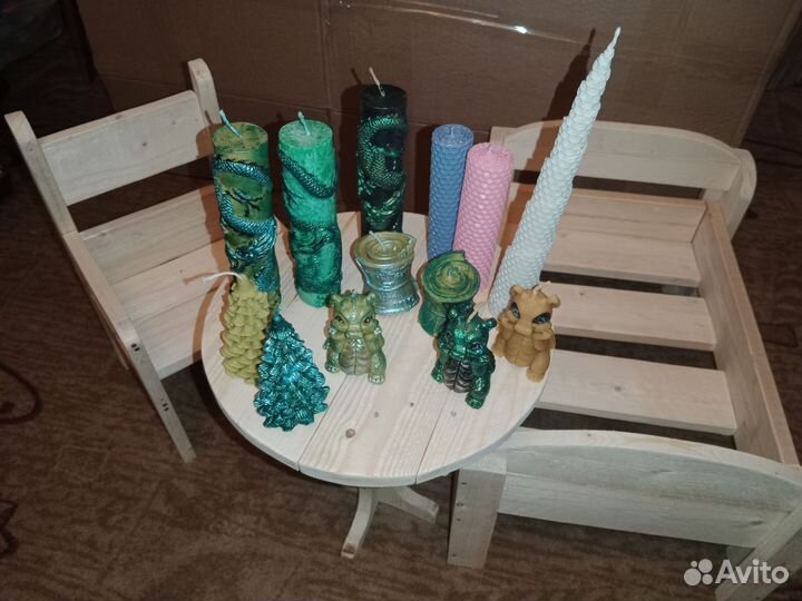 Кроватка для кукол. Стол. Стул. Отдам бесплатно