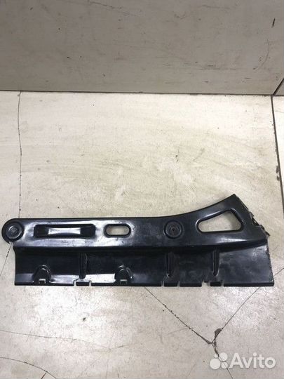 Кронштейн заднего бампера правый Skoda Octavia