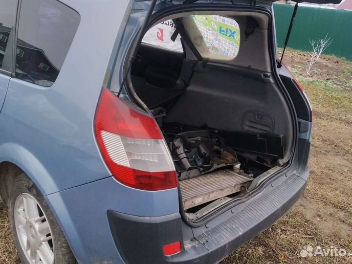 Задний стоп Рено Гранд Сценик