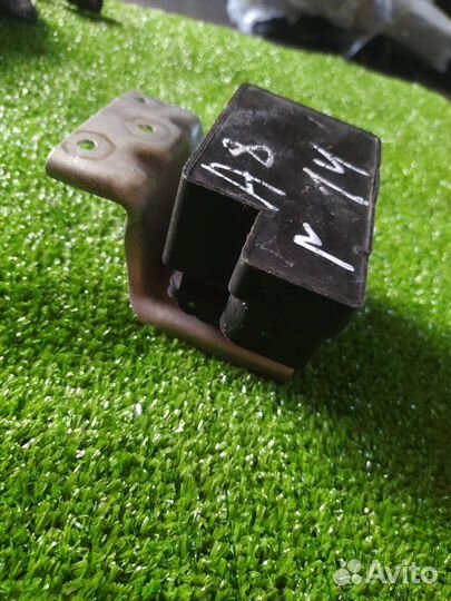 Блок клапанов пневмоподвески Audi A8