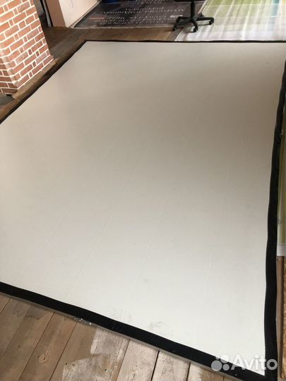 Экран для проектора напольный