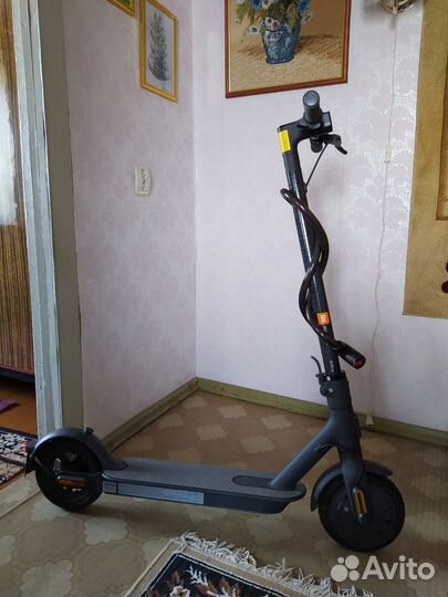 Электросамокат Xiaomi Mi Electric Scooter Essentia