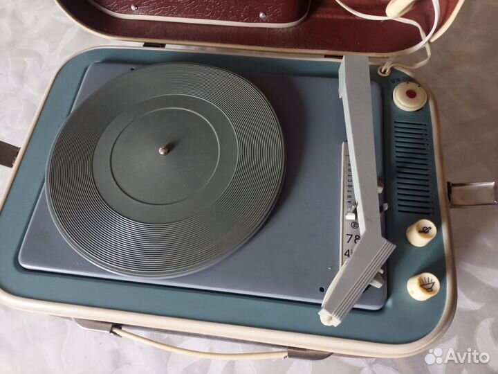 Проигрыватель винила СССР Молодежный