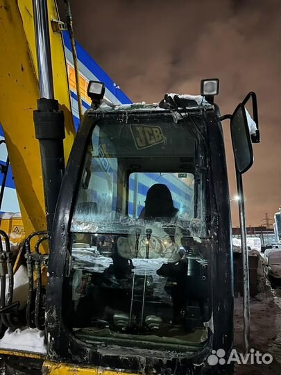 JCB JC 220 лобовое стекло, верхнее