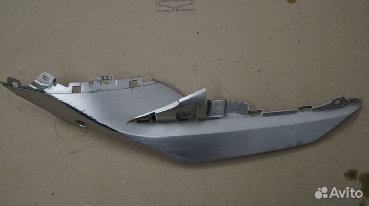 Пластик хвост верх. левый GSX-R1000 09 94483-47H00