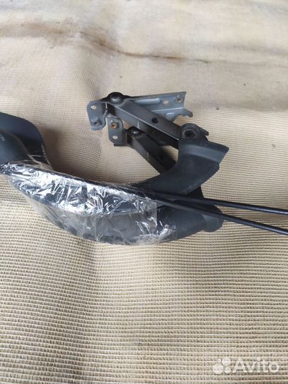 Петли багажника с креплением и торсионами