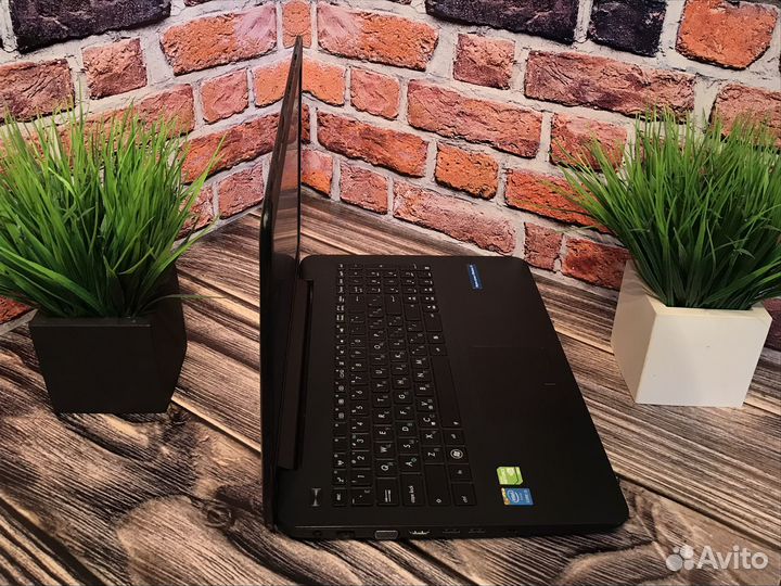 Игровой ноутбук Asus i3/GeForce 920M/500gb