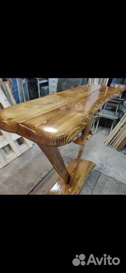 Барная стойка и два стула