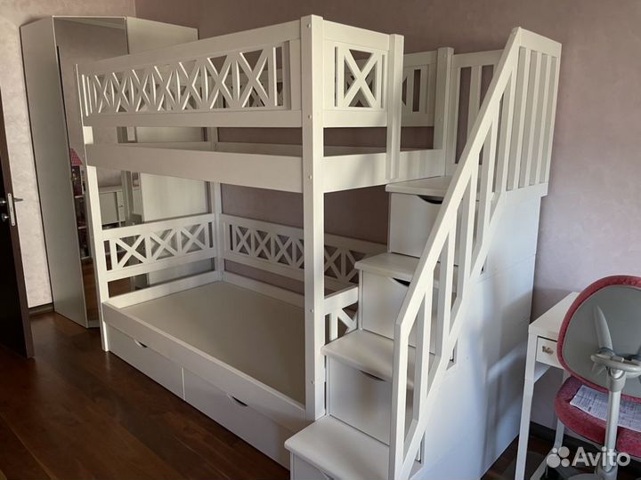 Двухъярусная кровать