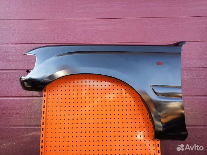 Крыло левое Toyota land cruiser 80