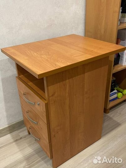 Тумба и стол письменный