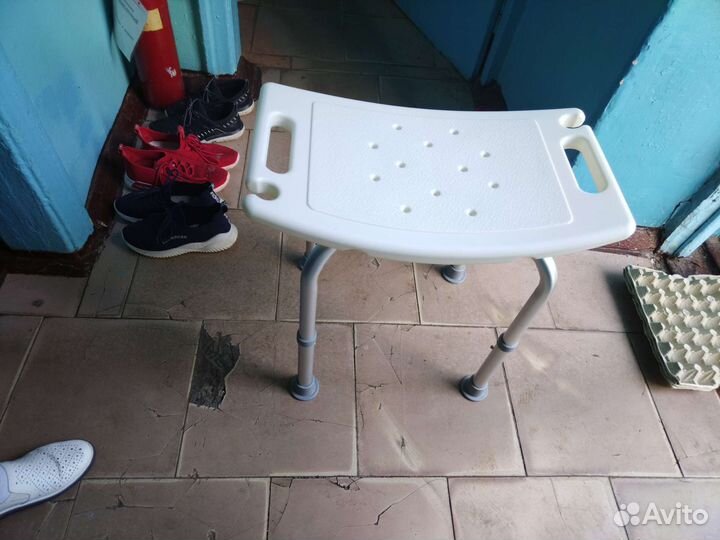 Табурет для ванной