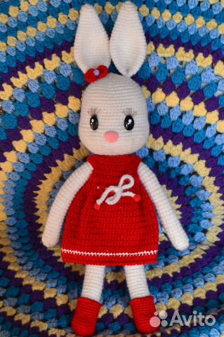 Вязаная игрушка Пасхальный заяц ручная работа