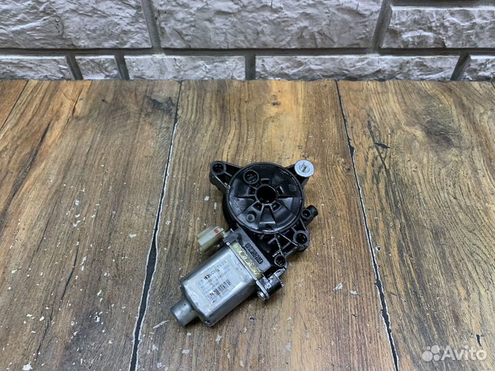 Hyundai Solaris 2 Моторчик стеклоподъемника LH