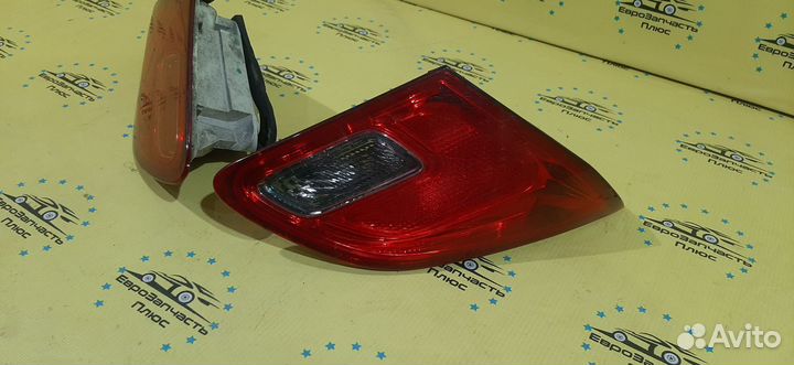 Фонарь задний внутренний Opel astra j