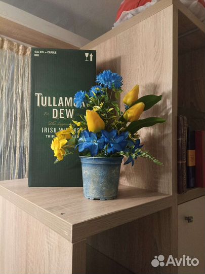 Букет из искусственных цветов в горшке