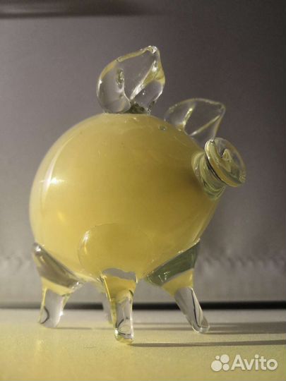 Фигурка свиньи из стекла