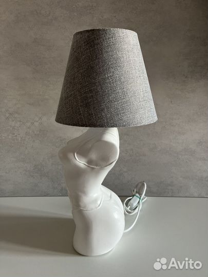 Лампа настольная с абажуром