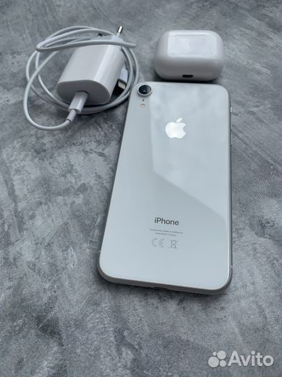 iPhone xr 64gb белый