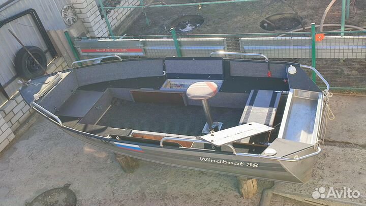 Лодка моторная