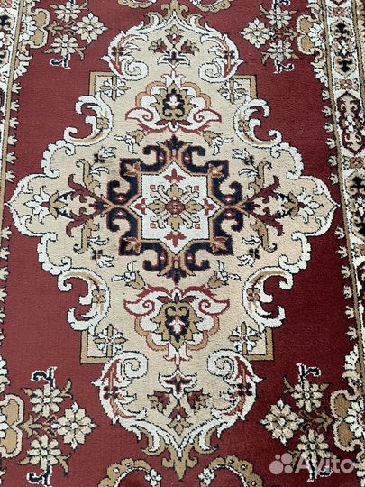 Коврик в бордовых тонах