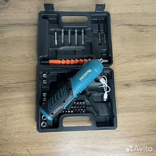 Аккумуляторные отвертка Makita