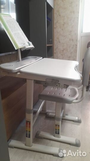 Школьный стол и стул