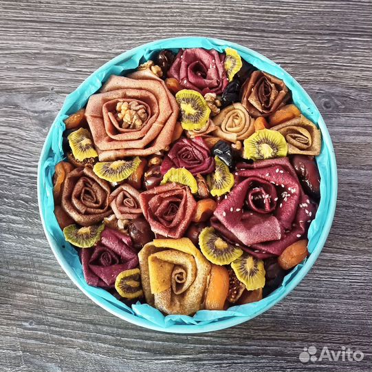 Подарки в деревянных ящиках