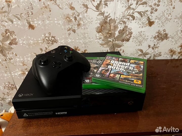 Xbox One s 2 геймпада 1tb