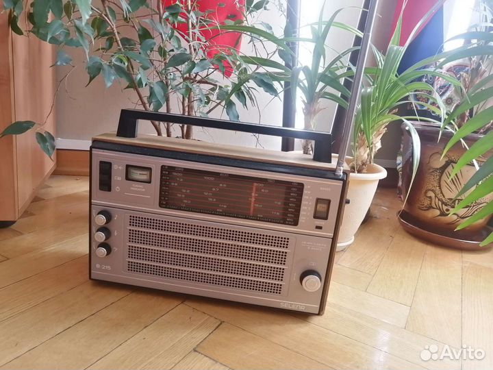 Радиоприёмник Selena B215 (экспортная модель)