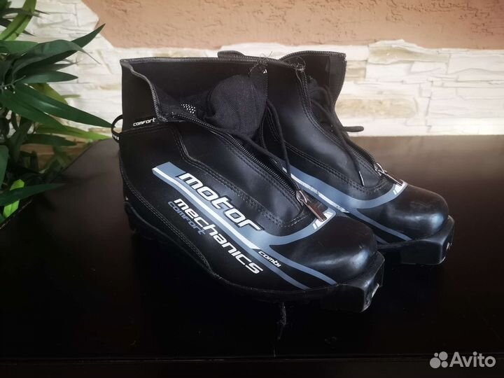 Лыжные ботинки atomic