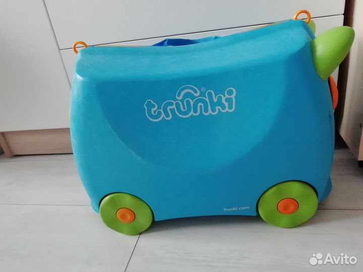 Детский чемодан на колесиках