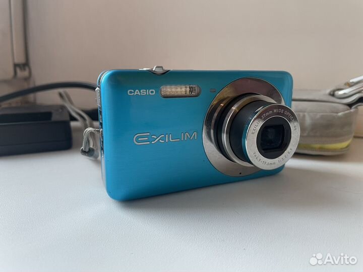 Компактный фотоаппарат Casio Exilim EX-Z800