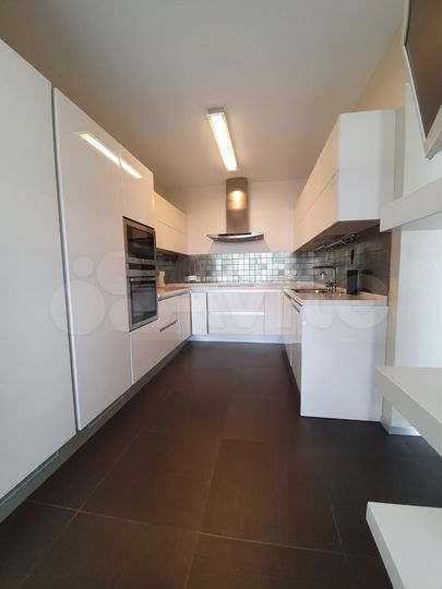 4-к. квартира, 141 м², 8/14 эт.