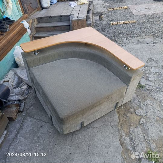 Угол от дивана