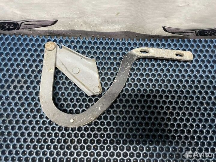 Петля капота левая L