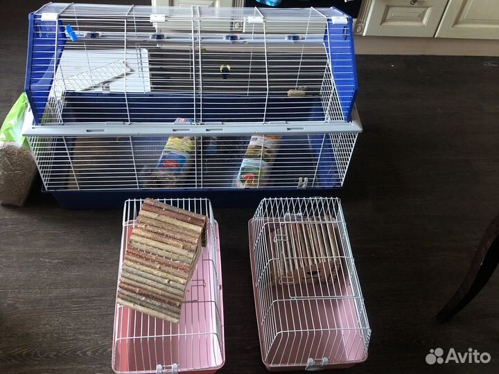 Клетка большая и 2 поменьше + аксессуары