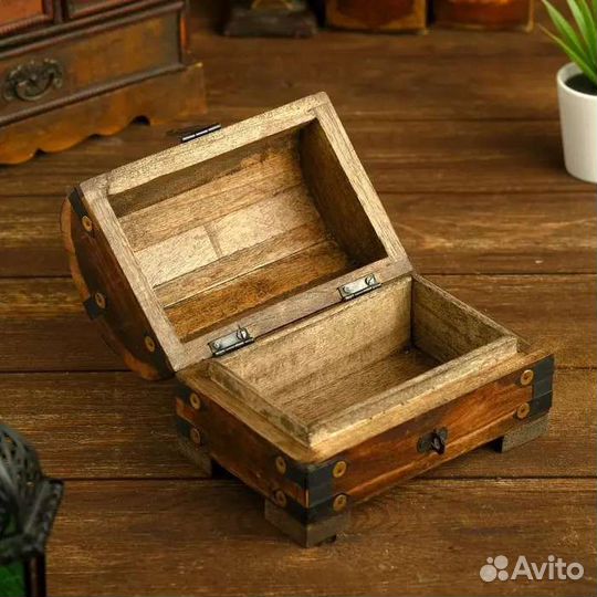 Деревянный сундучок
