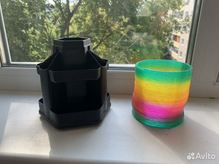 Крутящийся для ручек и карандашей